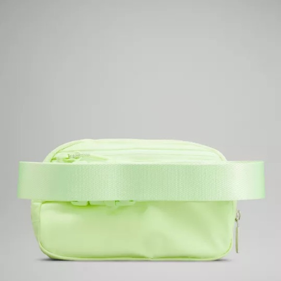 Lululemon Everywhere Belt Bag Faded Zap Extended Strap with Rubberized Logo - Picture 7 of 11